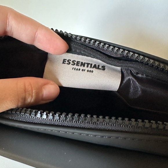 ESSENTIALS bag Black Crossbody Bag Minimalist Logo Streetwear Shoulder Pouch - Picture 5 of 6